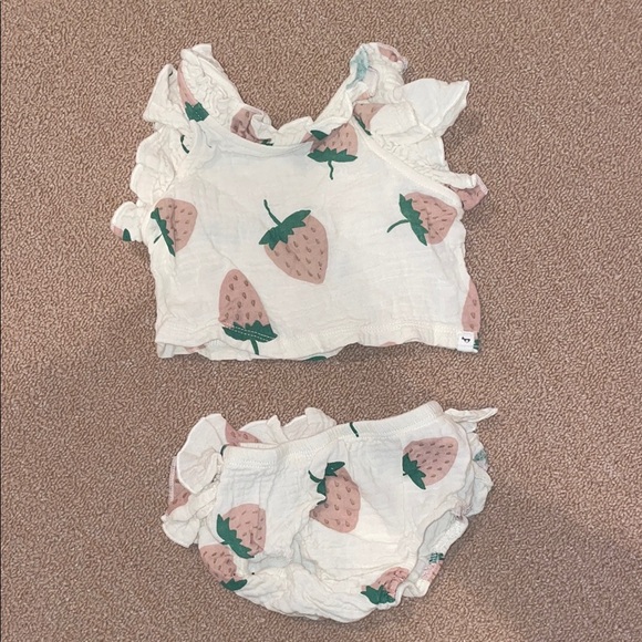 OH baby! Tank style Strawberry Print Kids Outfit - White and Green - Picture 1 of 4